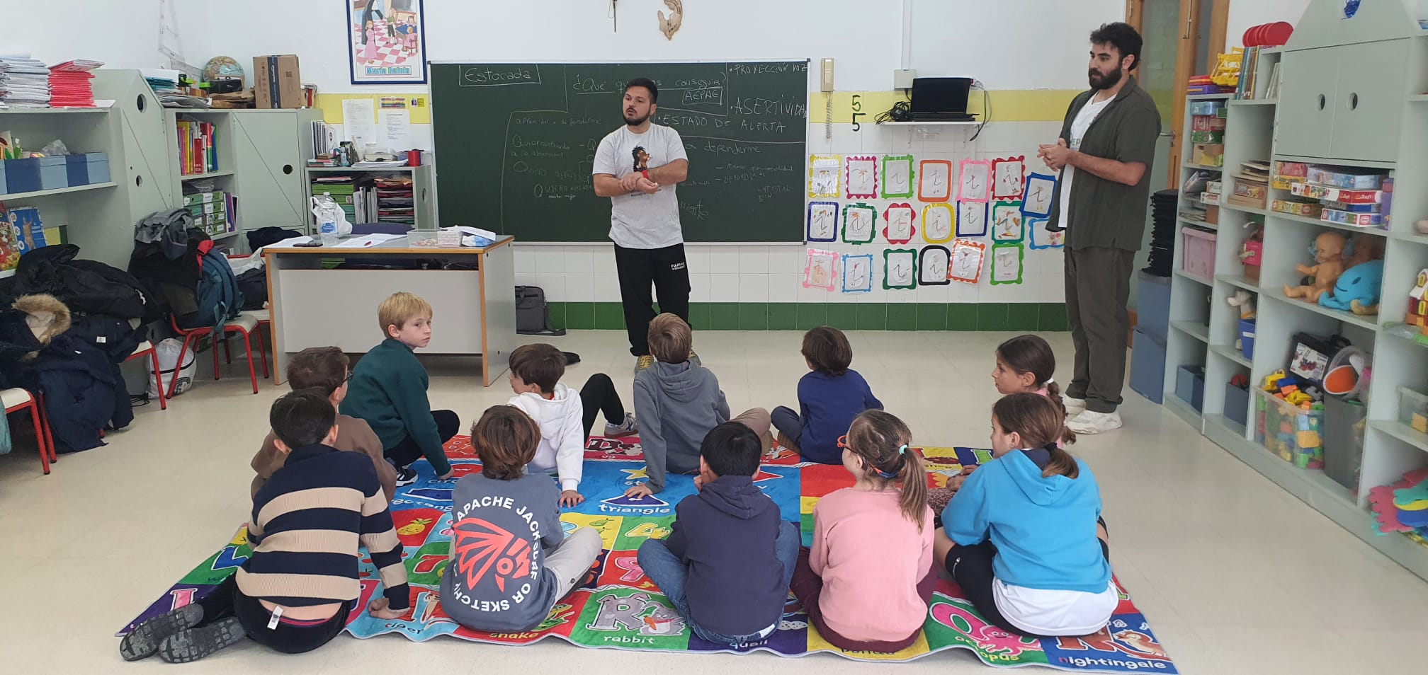 AEPAE - Crónica de la Jornada familiar sobre acoso escolar, con Monster High