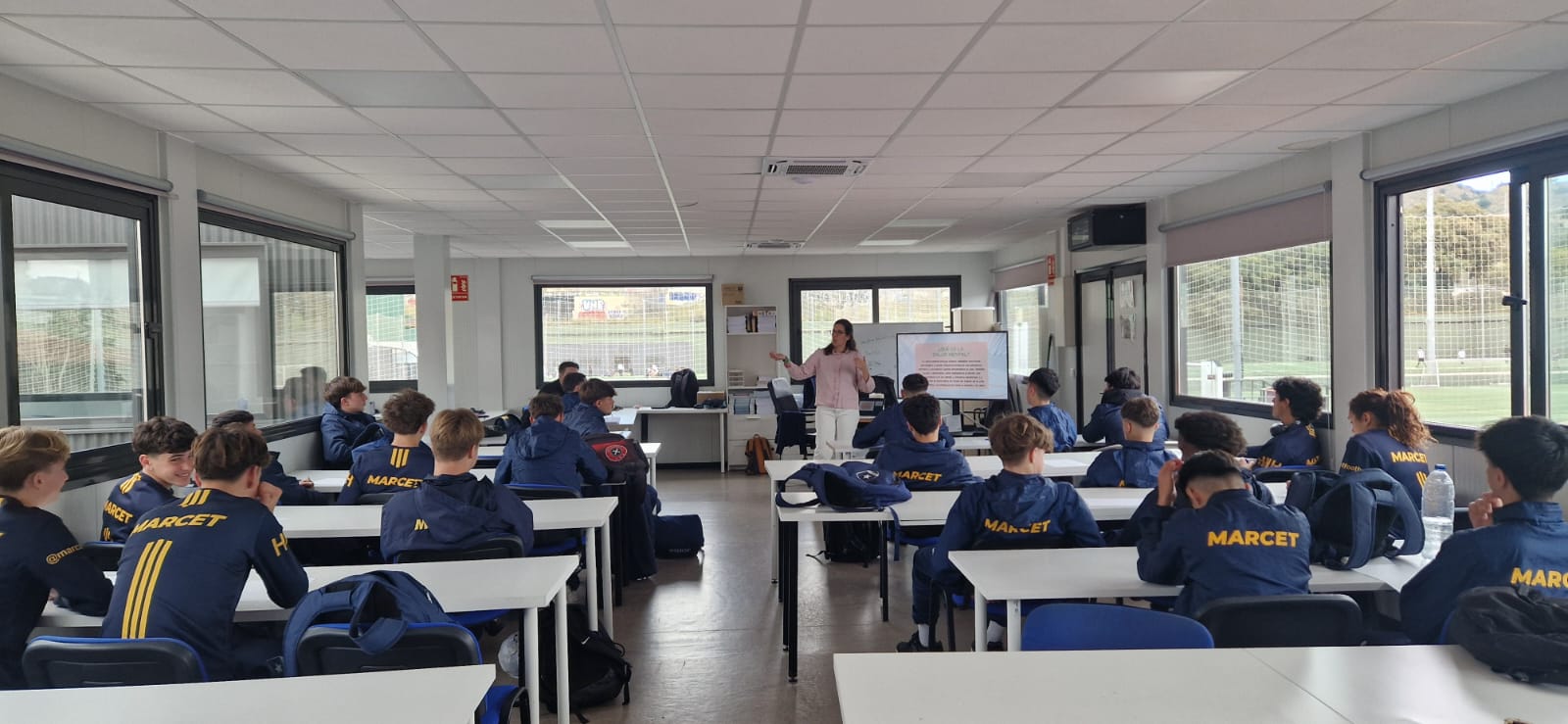 AEPAE - Crónica de la Jornada familiar sobre acoso escolar, con Monster High