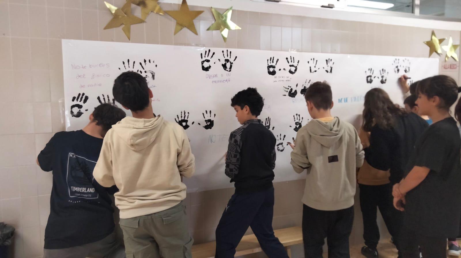 AEPAE - Crónica de la Jornada familiar sobre acoso escolar, con Monster High