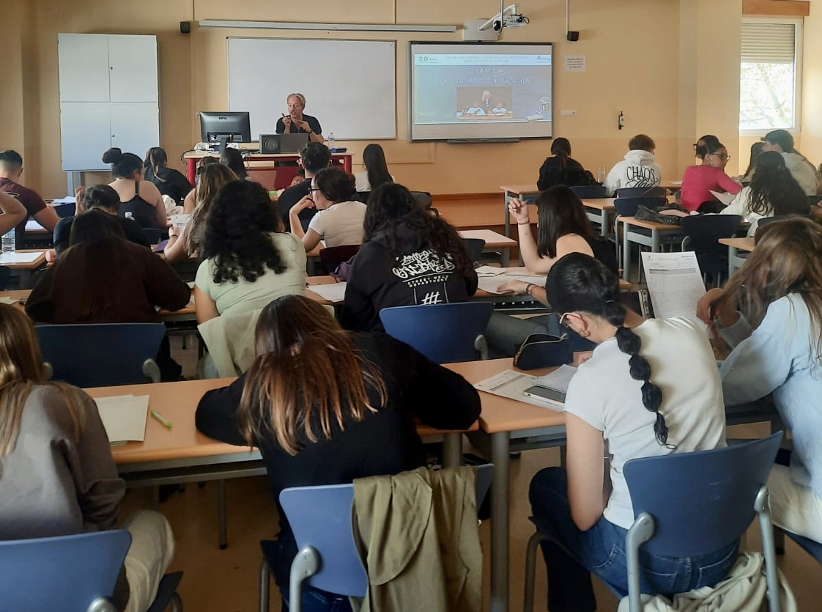 AEPAE - Crónica de la Jornada familiar sobre acoso escolar, con Monster High