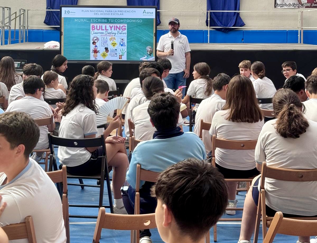 AEPAE - Crónica de la Jornada familiar sobre acoso escolar, con Monster High