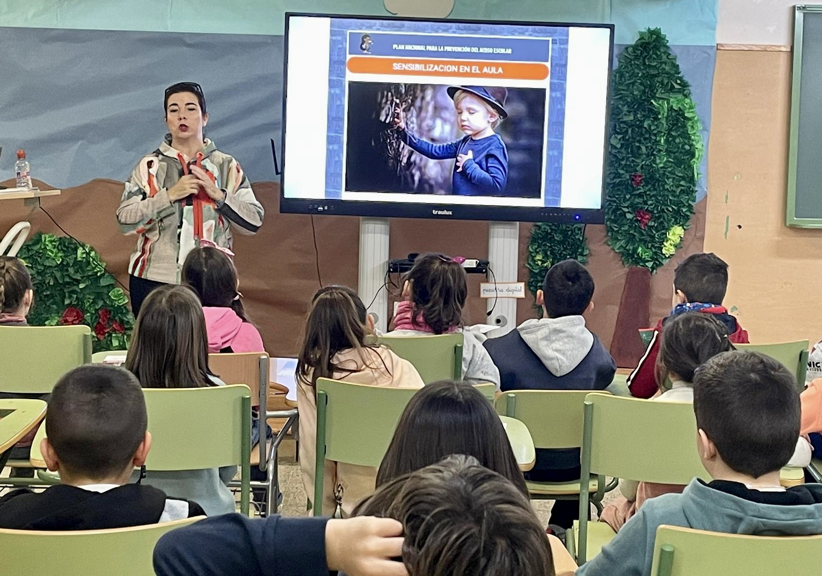AEPAE - Crónica de la Jornada familiar sobre acoso escolar, con Monster High